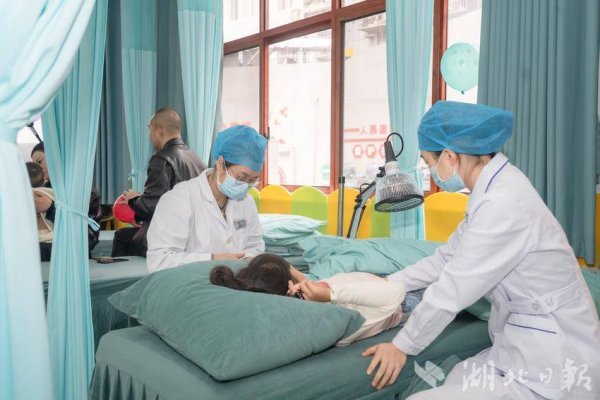 广发E配 咸丰县人民医院小儿推拿中心开诊 三大流派护航“绿色治愈”